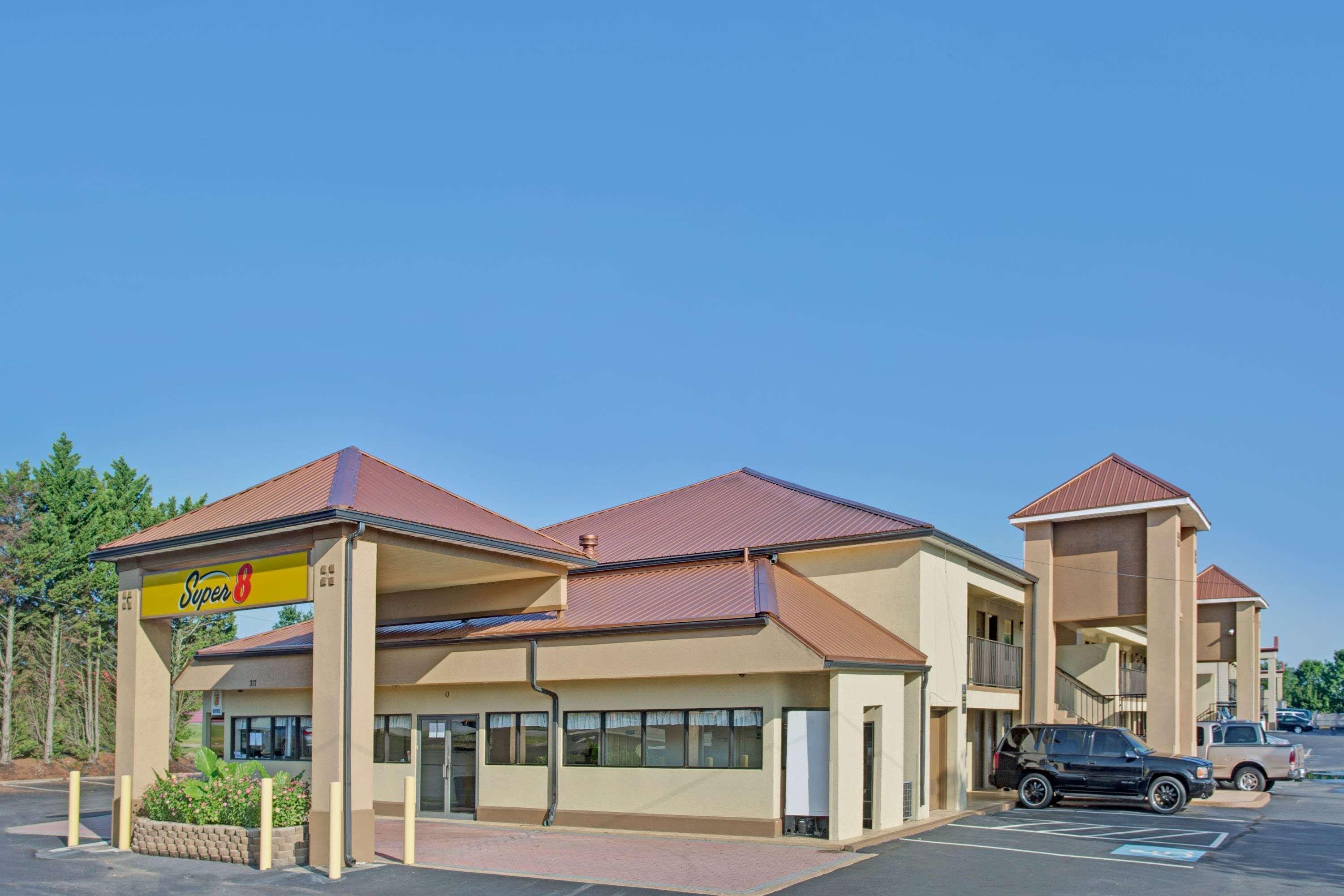 Super 8 By Wyndham Suwanee Hotel Exterior foto