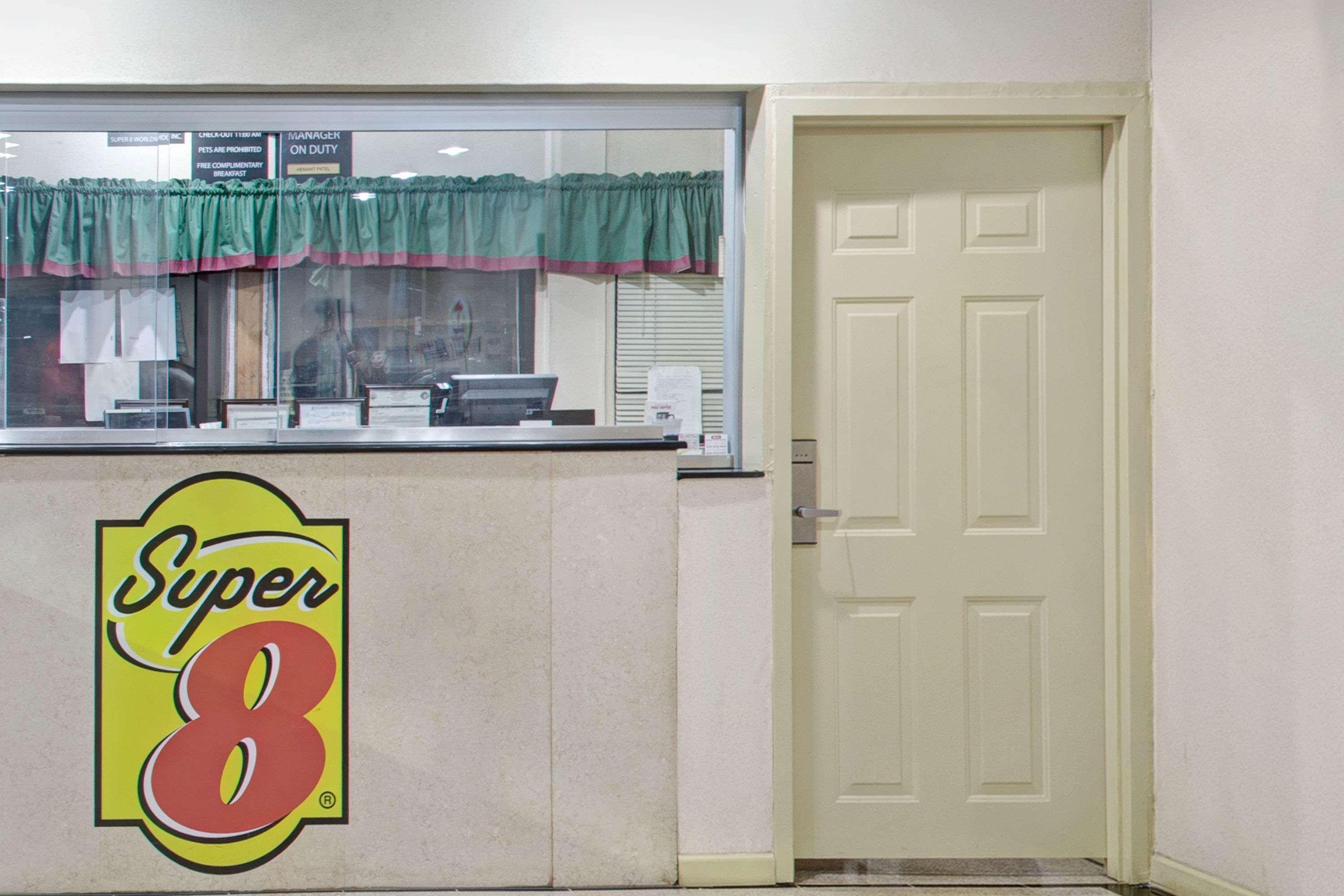 Super 8 By Wyndham Suwanee Hotel Exterior foto