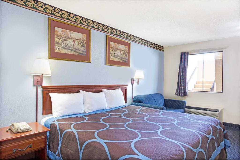 Super 8 By Wyndham Suwanee Hotel Exterior foto