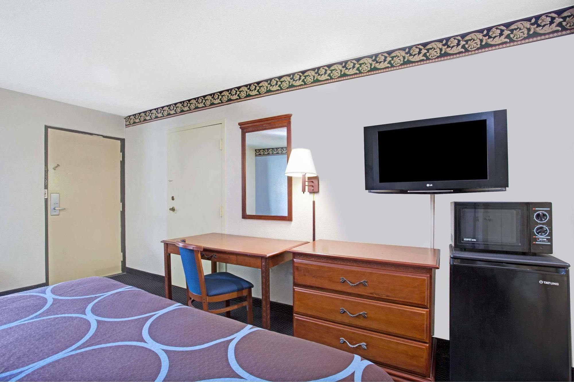 Super 8 By Wyndham Suwanee Hotel Exterior foto