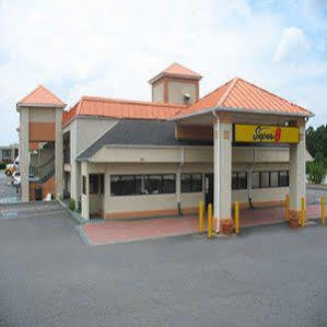 Super 8 By Wyndham Suwanee Hotel Exterior foto